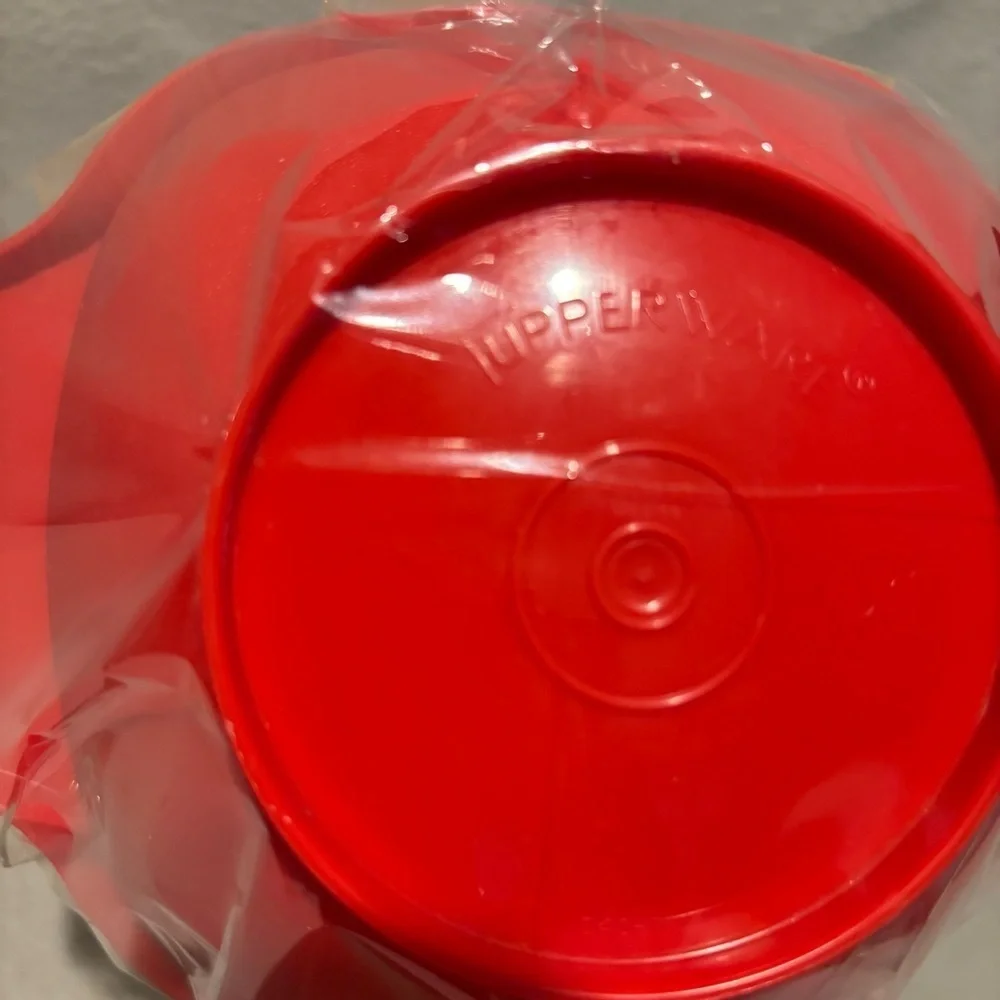 New Tupperware Medium Bowls with Lids yellow and red